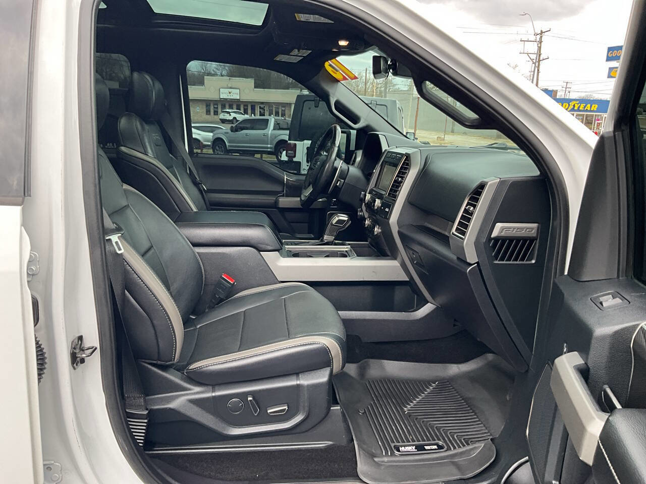 Used 2018 Ford F150 Raptor w/ Equipment Group 802A Luxury image 32