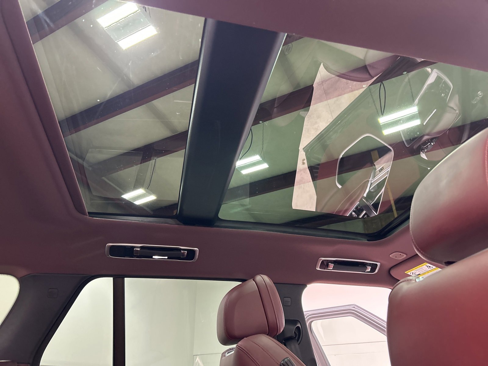 Used 2025 Land Rover Range Rover SE image 35