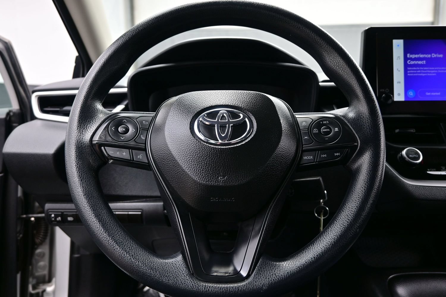 Used 2025 Toyota Corolla LE FWD image 21