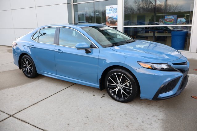 Used 2024 Toyota Camry SE image 2