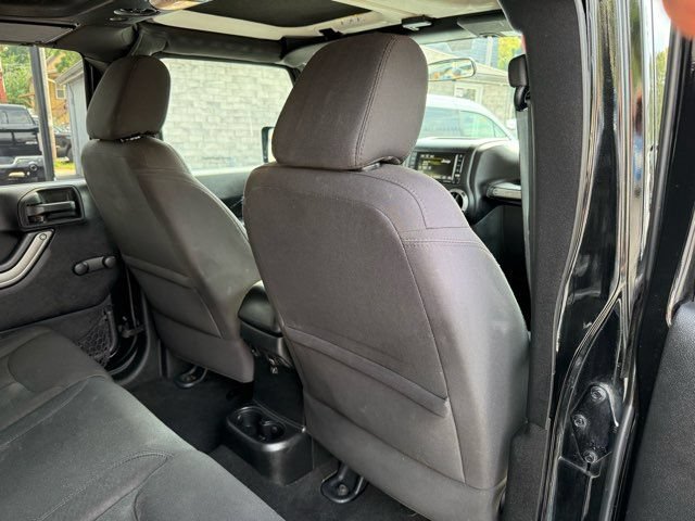 Used 2015 Jeep Wrangler Unlimited Sport w/ Connectivity Group AWD/4WD image 17