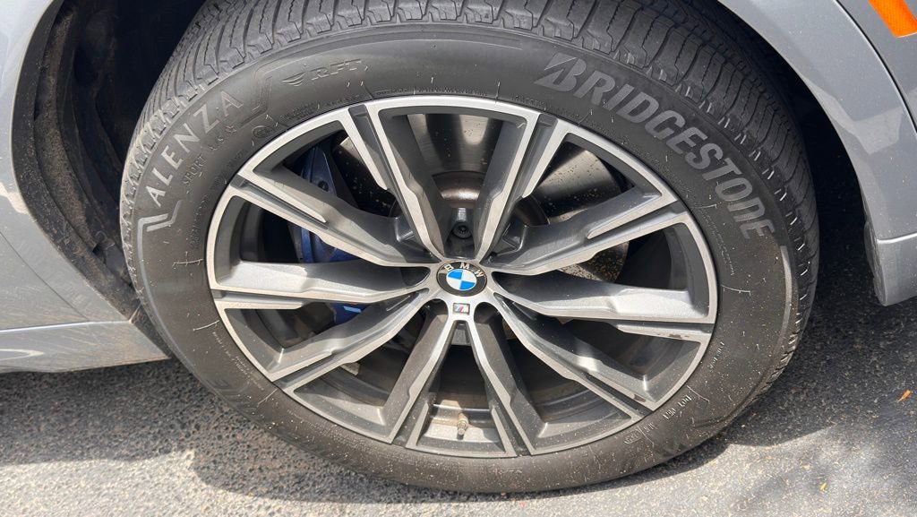 Used 2025 BMW X6 xDrive40i w/ Premium Package AWD/4WD image 4