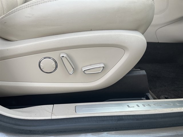 Used 2017 Lincoln MKC Select w/ Select Plus Package FWD image 39