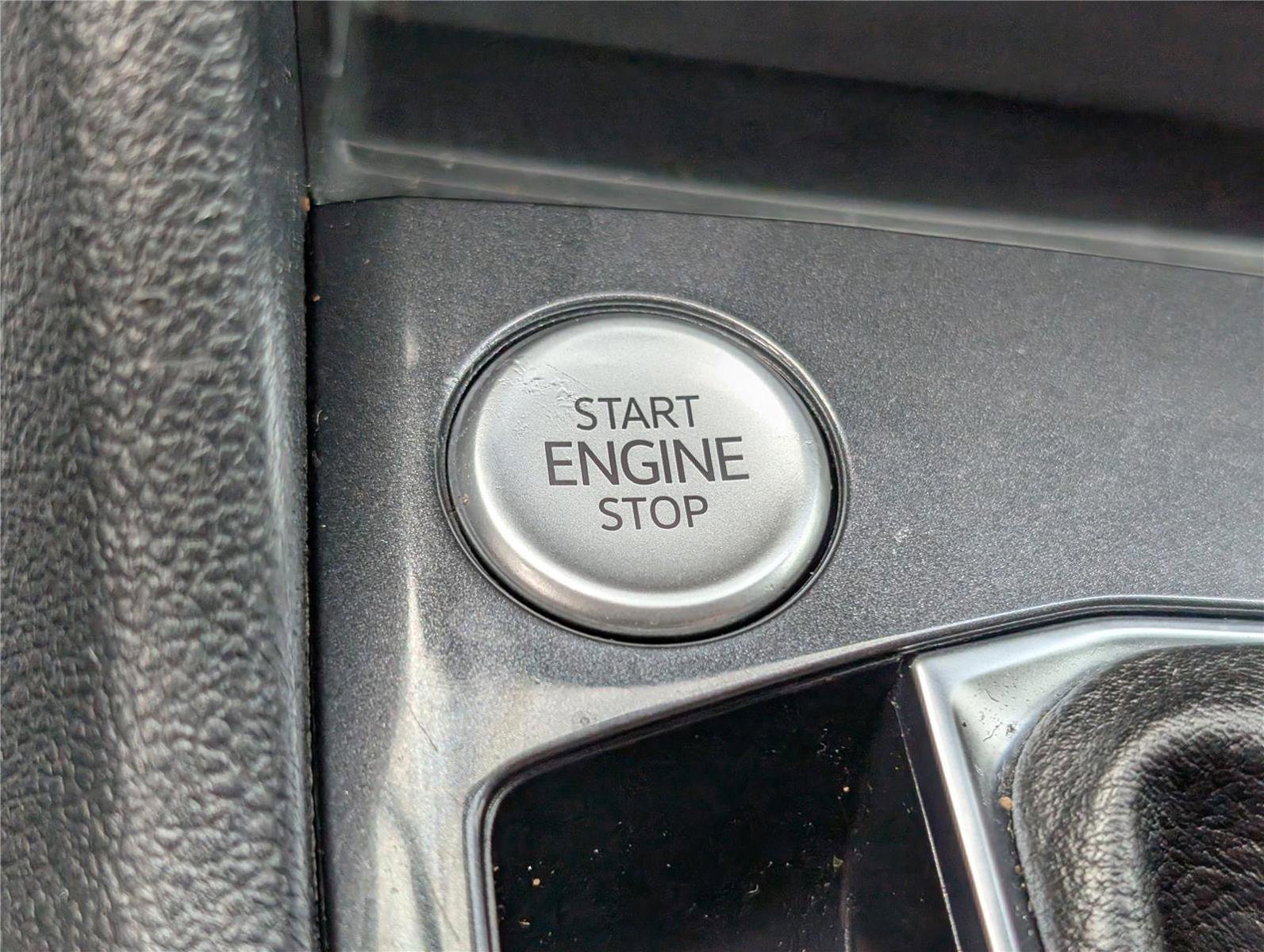 Used 2023 Volkswagen Tiguan SE w/ Panoramic Sunroof Package image 24