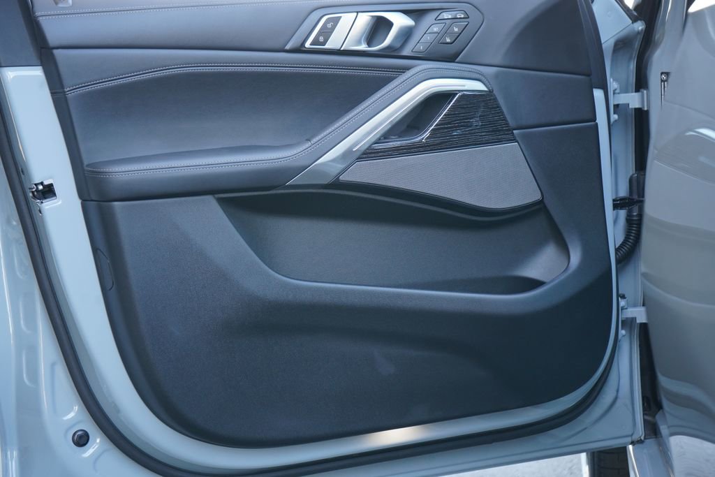 New 2026 BMW X6 xDrive40i w/ Climate Comfort Package image 9