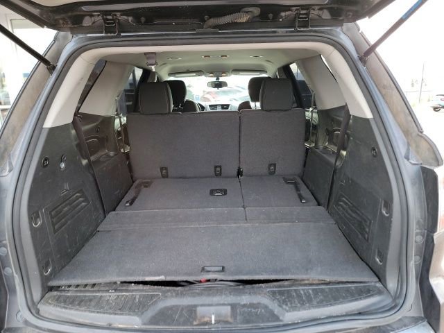 Used 2015 GMC Acadia SLE image 10