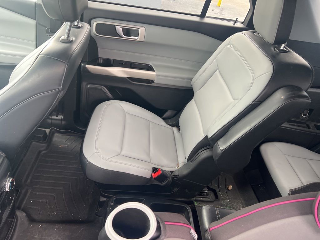 Used 2021 Ford Explorer XLT w/ Equipment Group 202A image 6