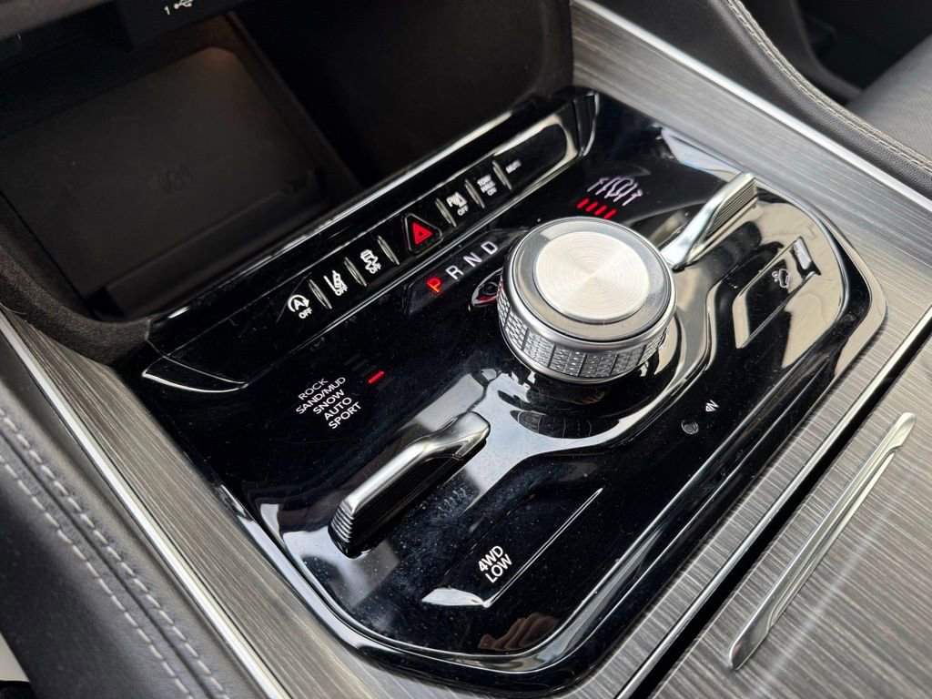 Used 2023 Jeep Wagoneer Series III w/ Preferred Equipment Group image 25