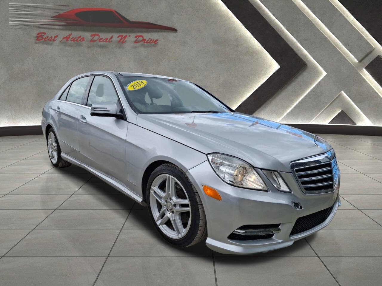 Used 2013 Mercedes-Benz E 350 Sedan image 3