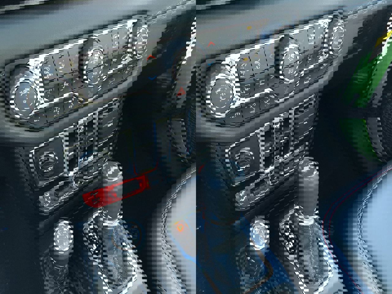 New 2026 Jeep Wrangler Unlimited Rubicon w/ Xtreme 35 Tire Package image 18