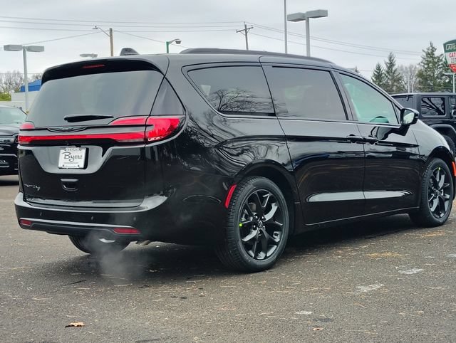 New 2026 Chrysler Pacifica Select w/ S Appearance Package FWD image 3