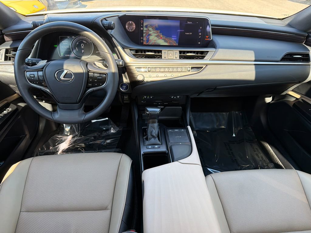 Used 2021 Lexus ES 300h w/ Premium Package image 17