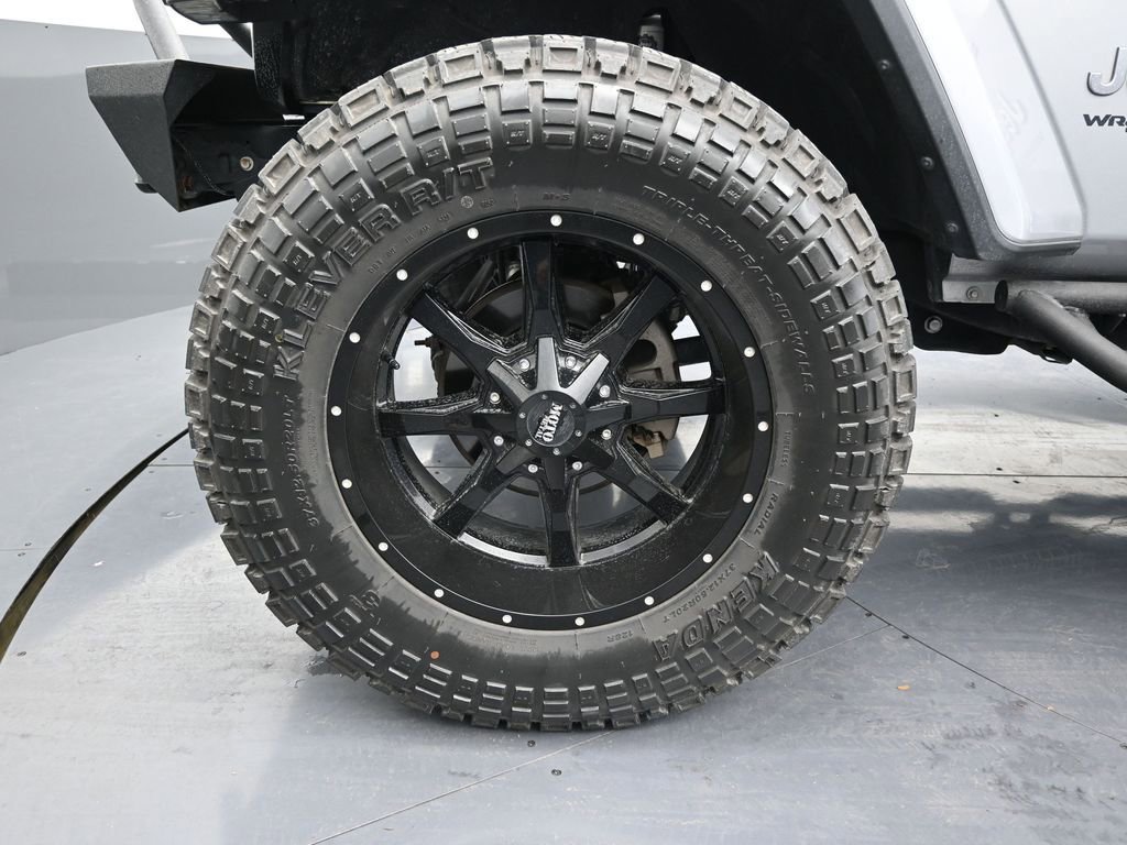 Used 2018 Jeep Wrangler Unlimited Sahara w/ Cold Weather Group image 9