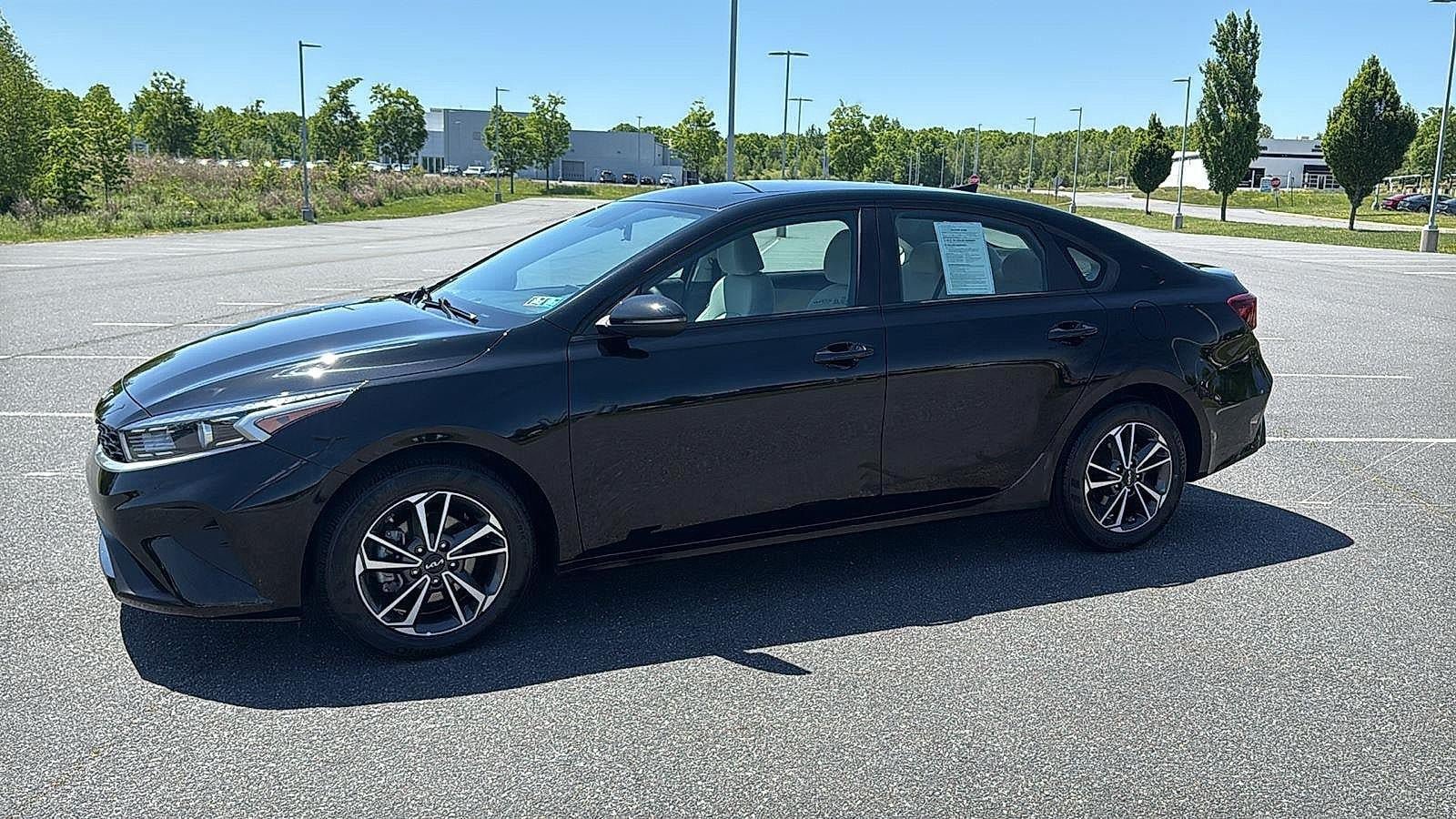 Used 2023 Kia Forte LXS w/ LXS Technology Package FWD image 10