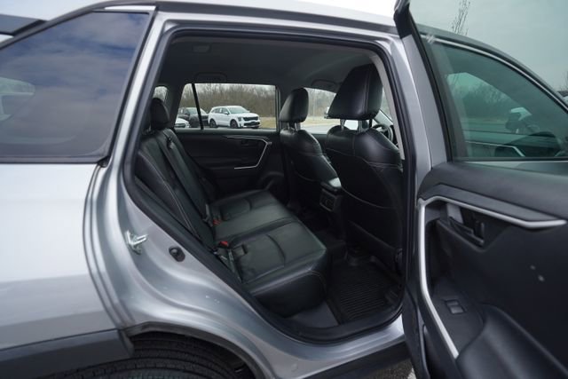 Used 2022 Toyota RAV4 LE image 21