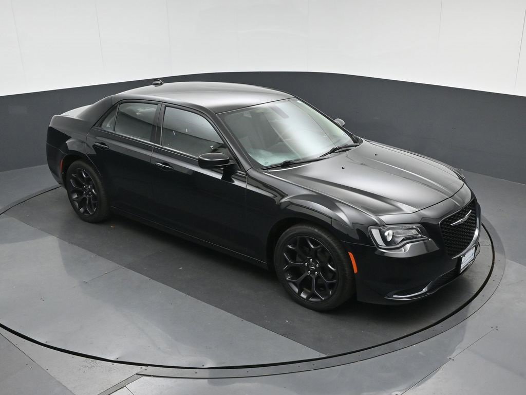 Used 2019 Chrysler 300 Touring w/ Sport Appearance Package image 53