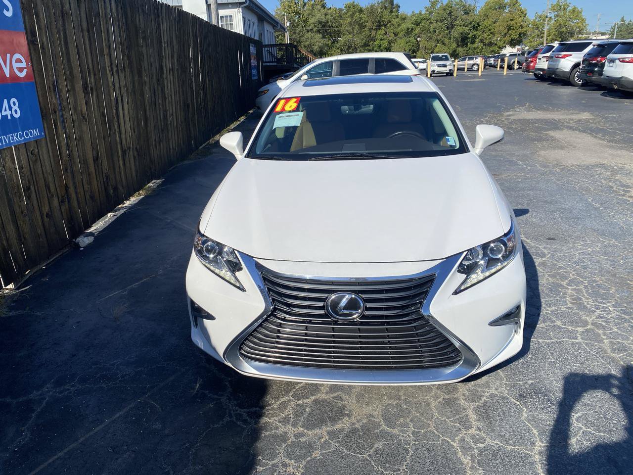 Used 2016 Lexus ES 350 w/ Accessory Package FWD image 2