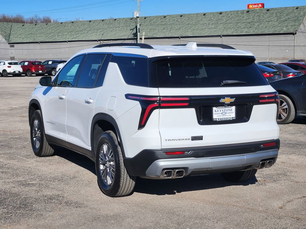 Used 2025 Chevrolet Traverse LT image 7