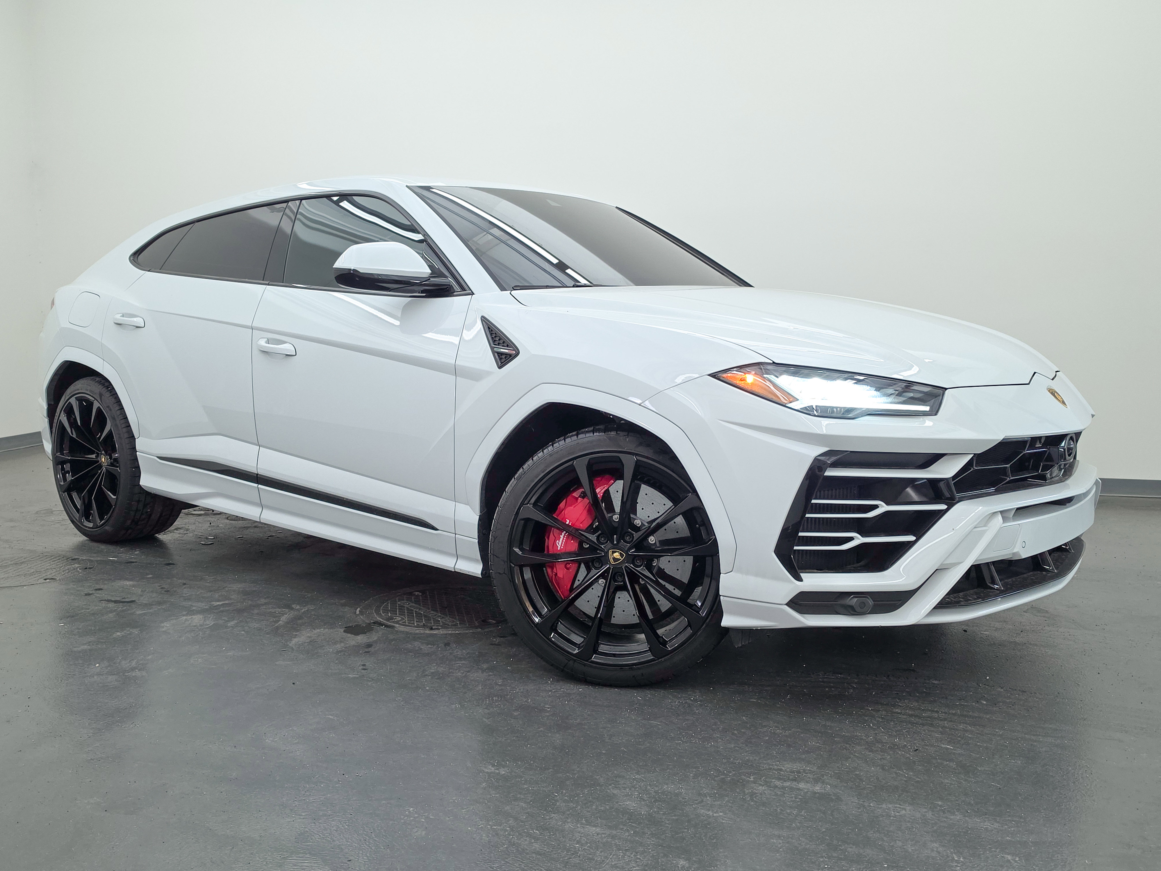 Used 2021 Lamborghini Urus AWD/4WD image 23