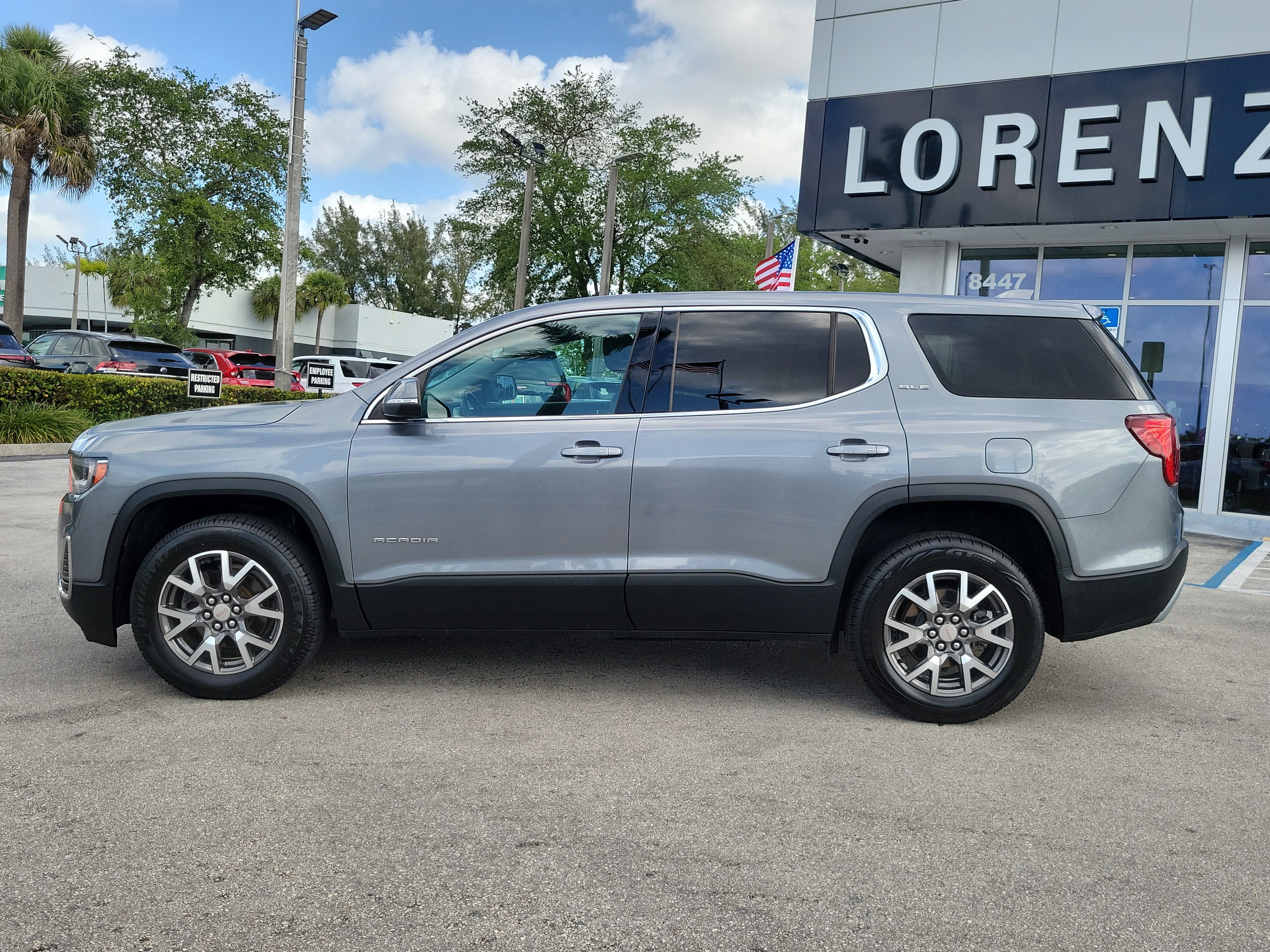 Used 2020 GMC Acadia SLE image 8