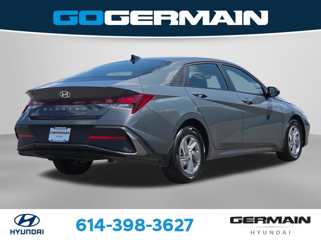 Used 2025 Hyundai Elantra SE FWD image 8