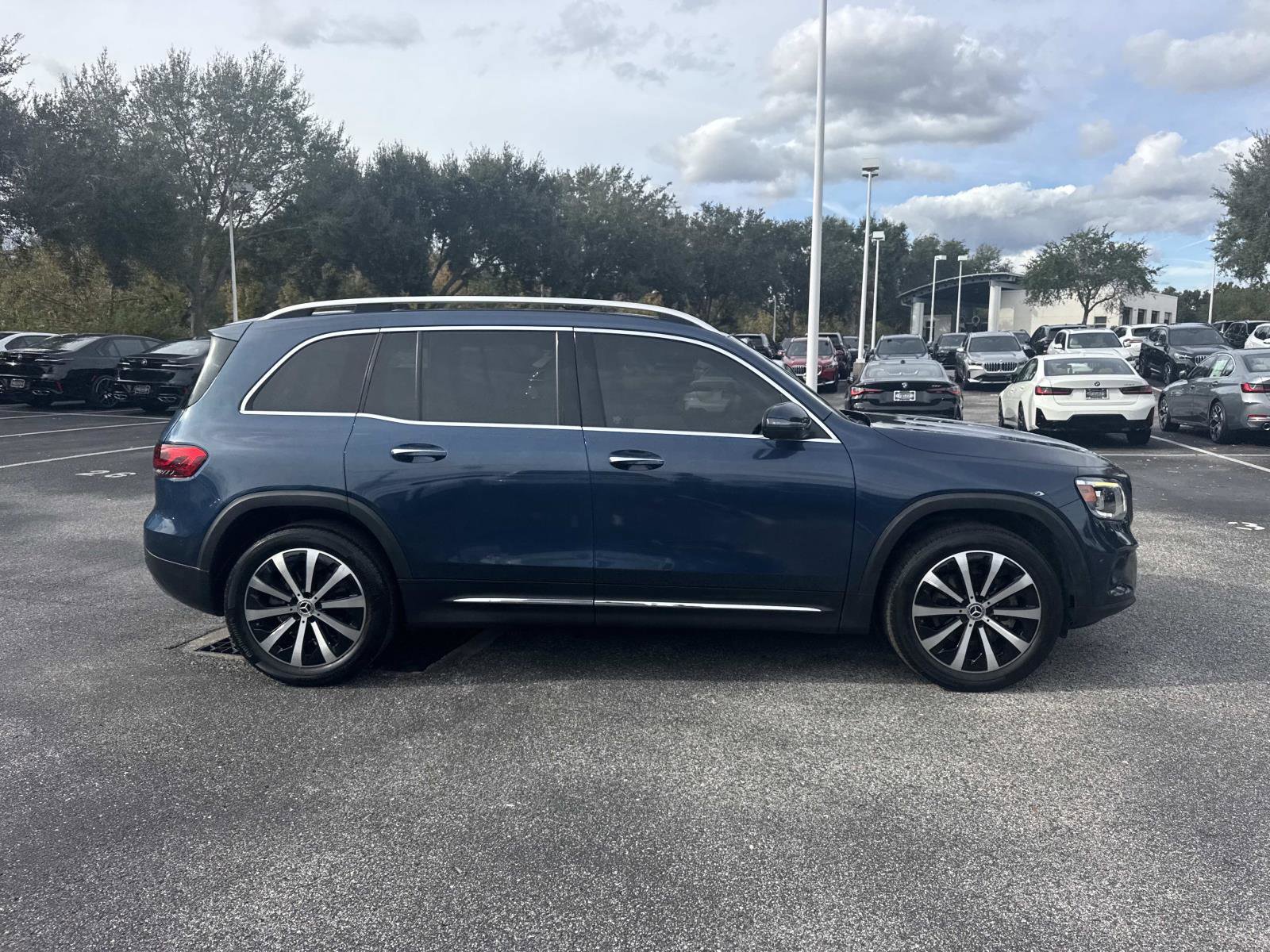 Used 2021 Mercedes-Benz GLB 250 image 3