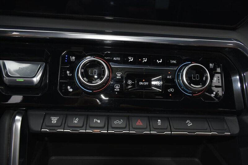 Used 2024 GMC Sierra 3500 Denali Ultimate image 24