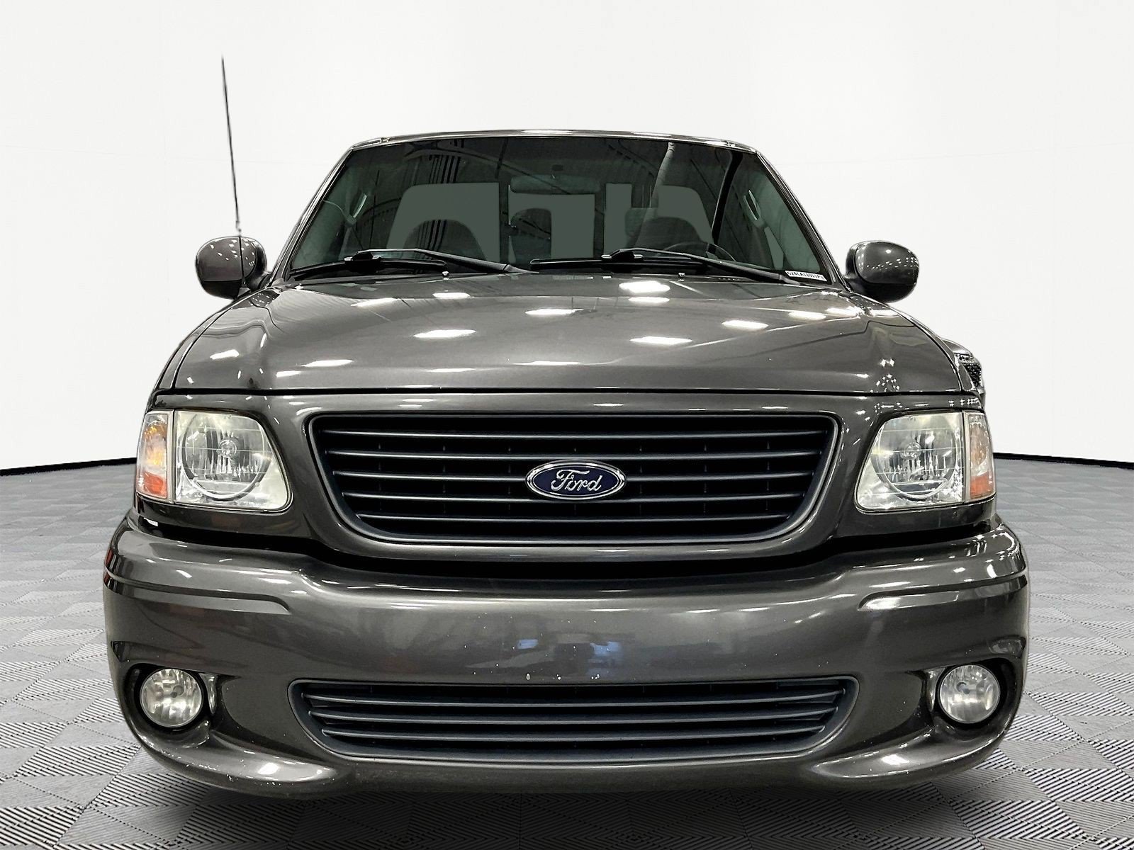 Used 2004 Ford F150 Lightning RWD image 2