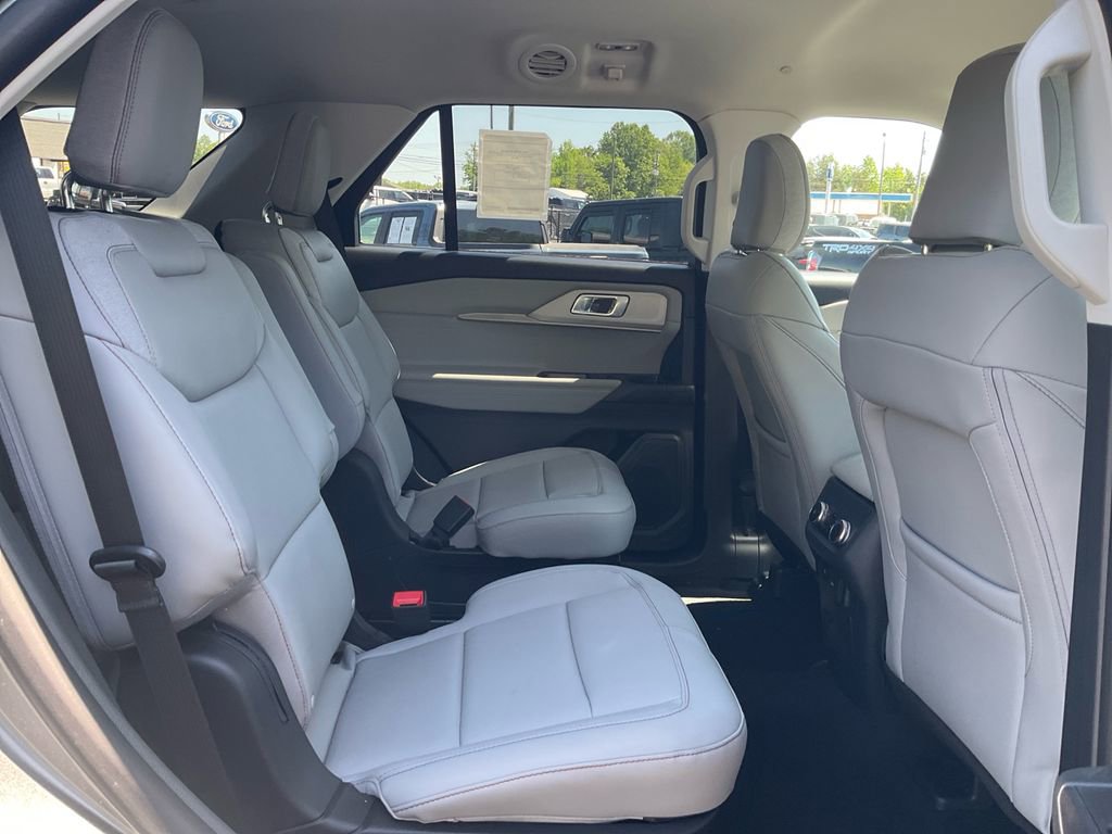 New 2026 Ford Explorer Active w/ Active Comfort Package RWD image 13