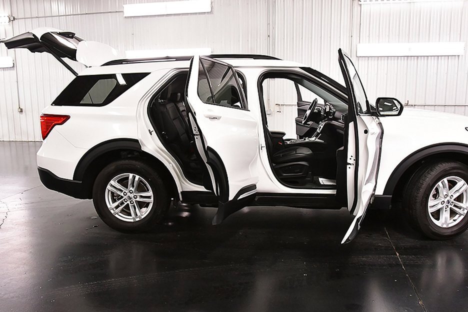 Used 2023 Ford Explorer XLT w/ Equipment Group 202A image 34