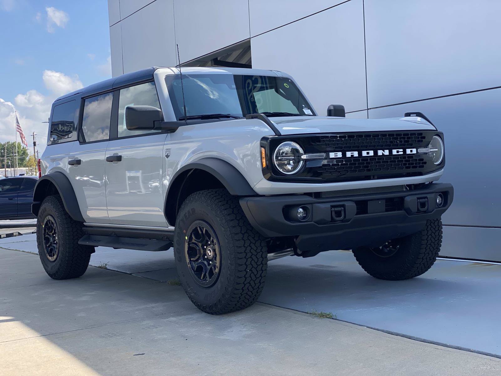 New 2026 Ford Bronco Big Bend w/ Black Diamond Package AWD/4WD image 2