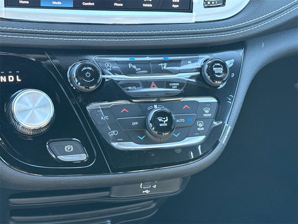 New 2026 Chrysler Pacifica Select image 17