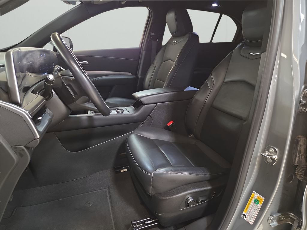 Used 2024 Cadillac XT4 Premium Luxury image 9