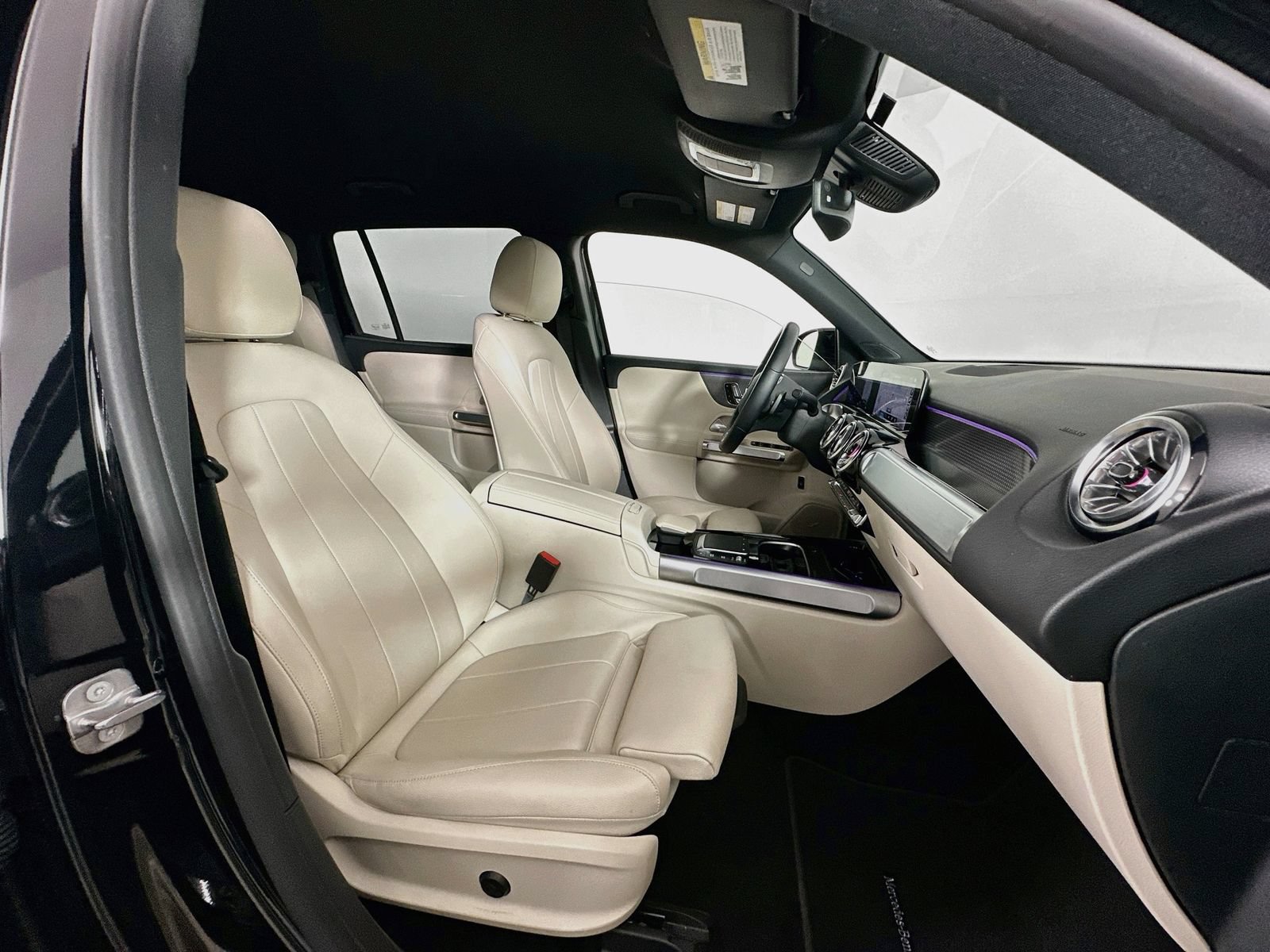 Used 2023 Mercedes-Benz EQB 300 4MATIC w/ Exclusive Package image 29
