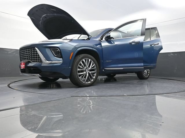 Used 2025 Buick Enclave Avenir AWD/4WD image 42