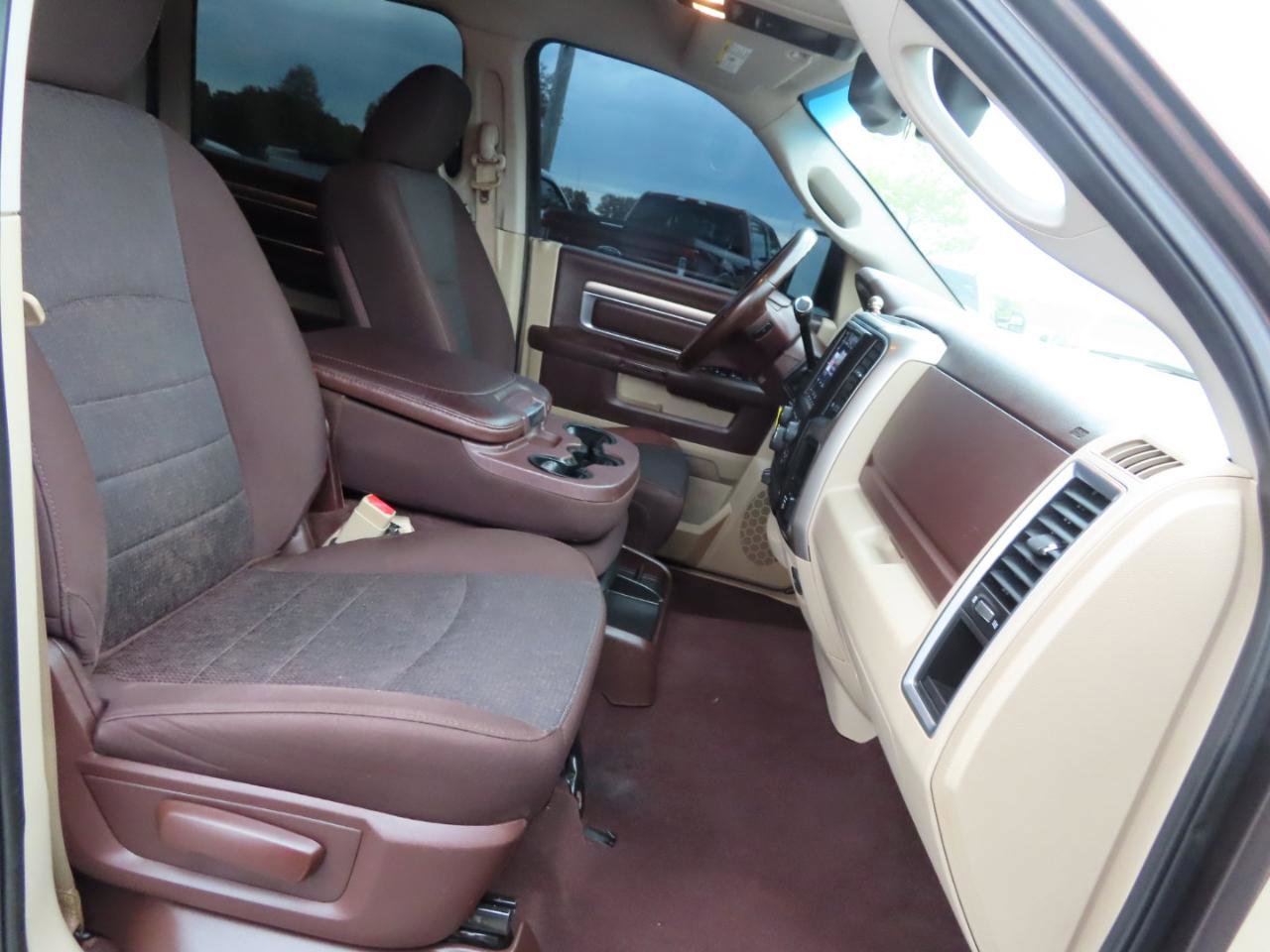 Used 2018 RAM 3500 SLT w/ Luxury Group AWD/4WD image 49