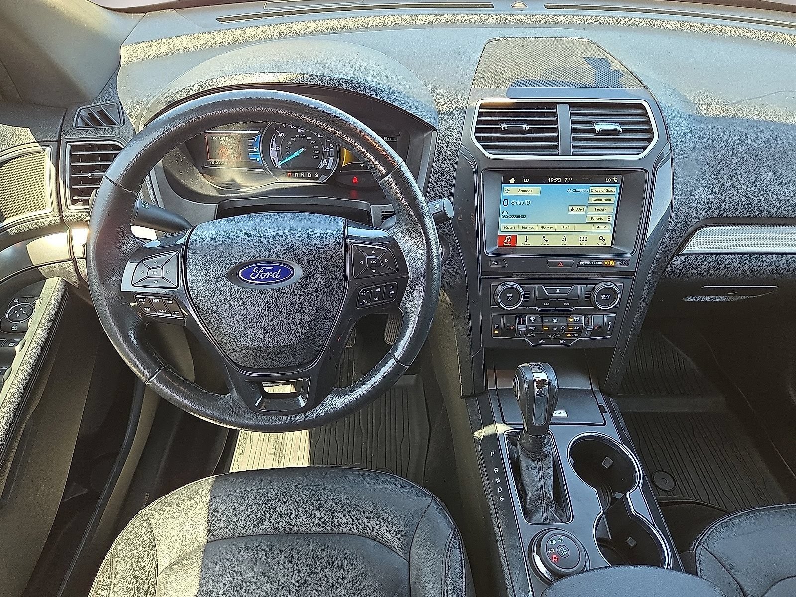 Used 2018 Ford Explorer XLT w/ Equipment Group 202A AWD/4WD image 20