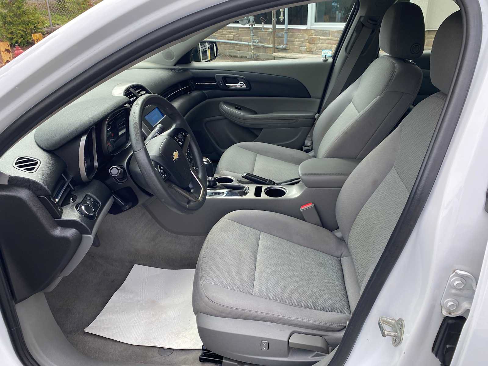 Used 2015 Chevrolet Malibu LS FWD image 9