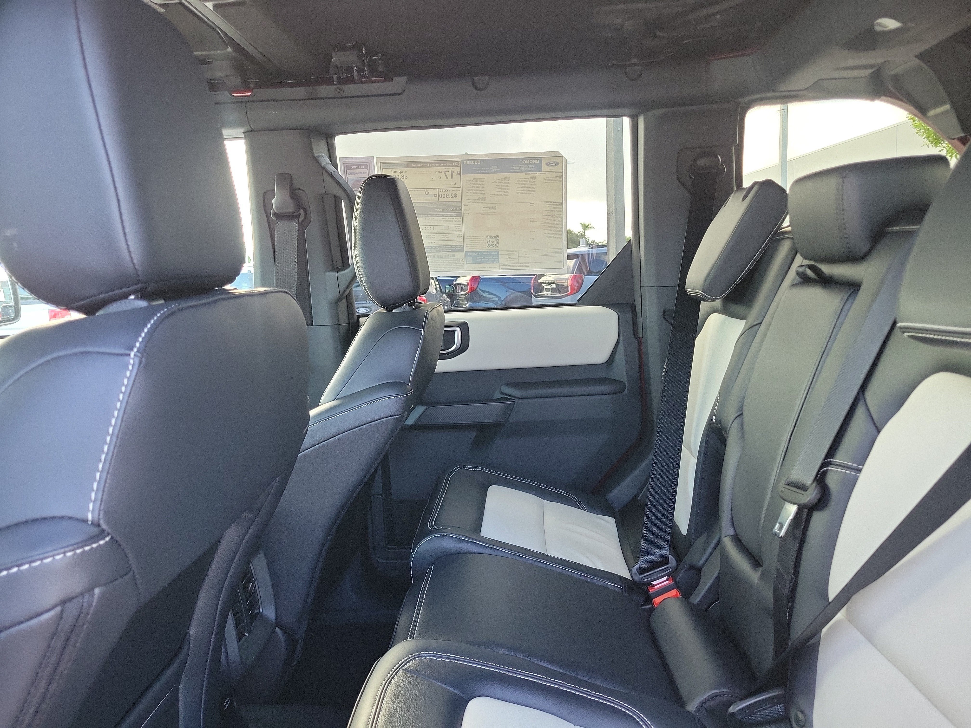New 2026 Ford Bronco Outer Banks w/ Sasquatch Package AWD/4WD image 17