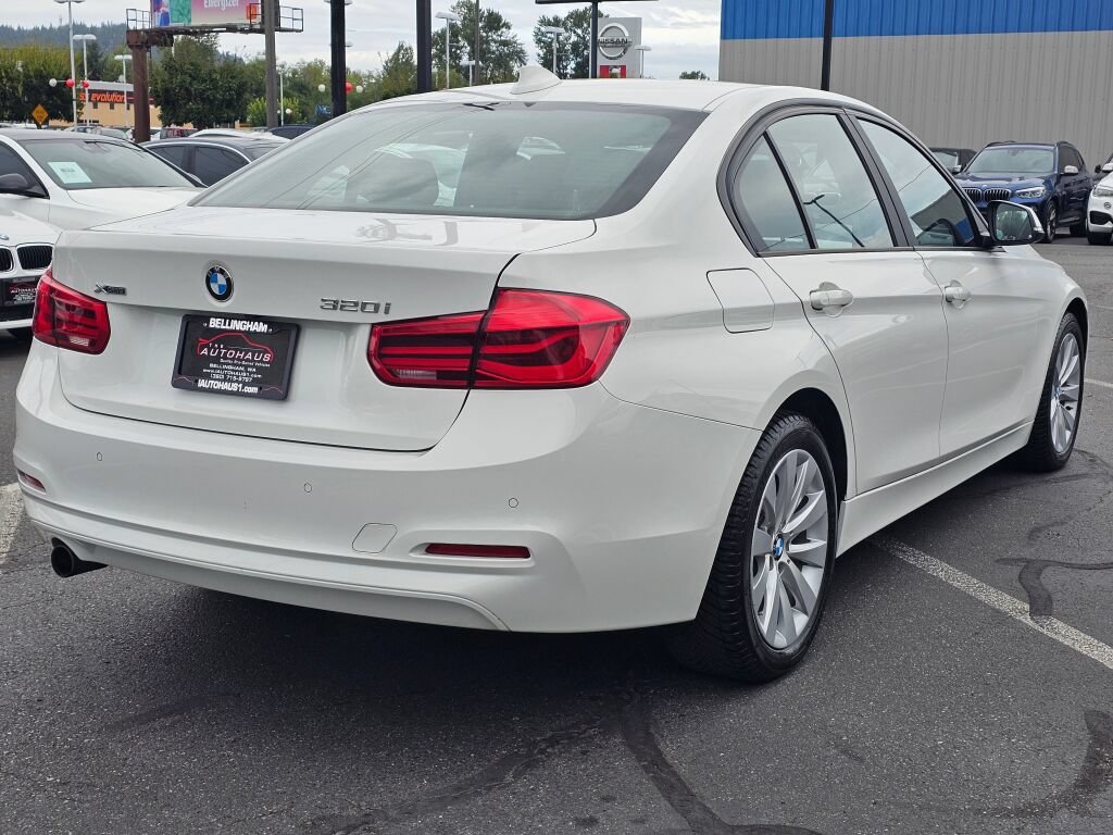 Used 2016 BMW 320i xDrive Sedan AWD/4WD image 5