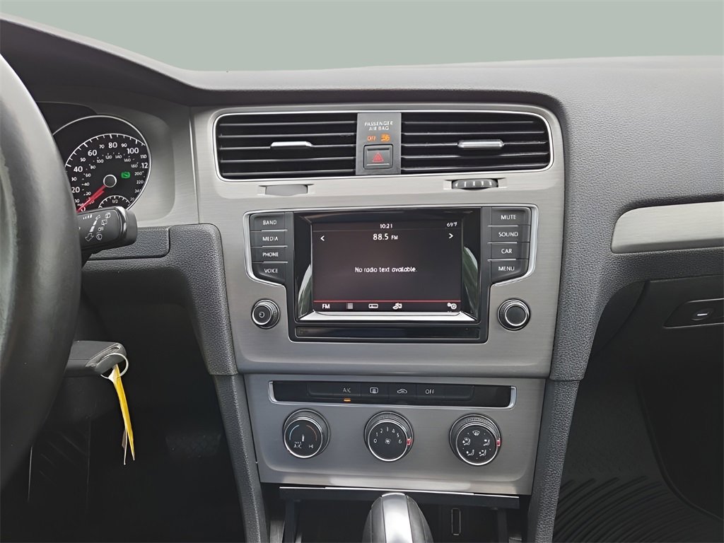 Used 2015 Volkswagen Golf S image 11