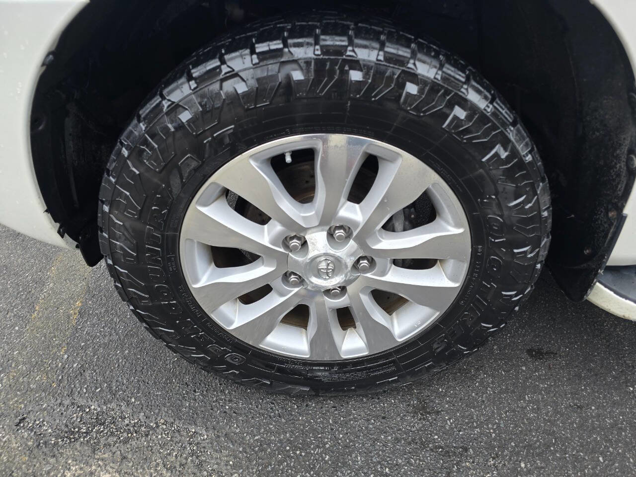 Used 2013 Toyota Sequoia Platinum AWD/4WD image 10