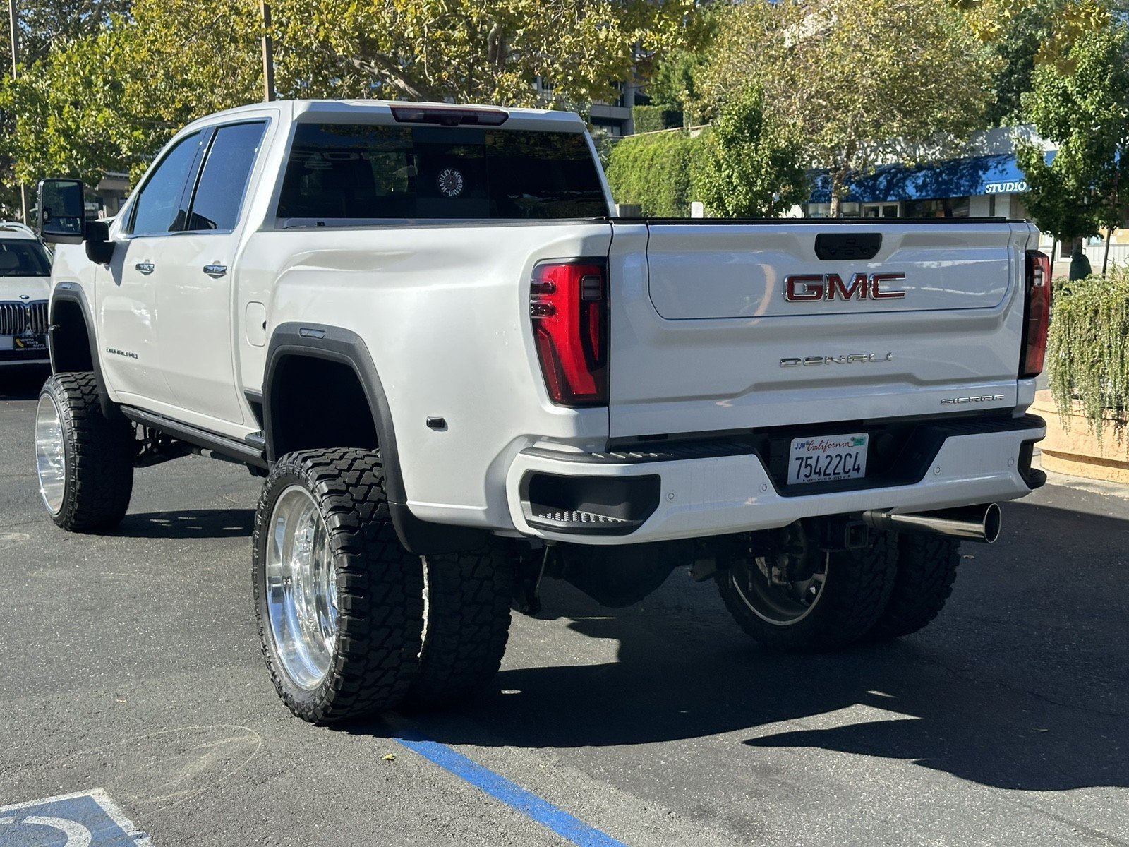 Used 2024 GMC Sierra 3500 Denali w/ Denali Reserve Package AWD/4WD image 11