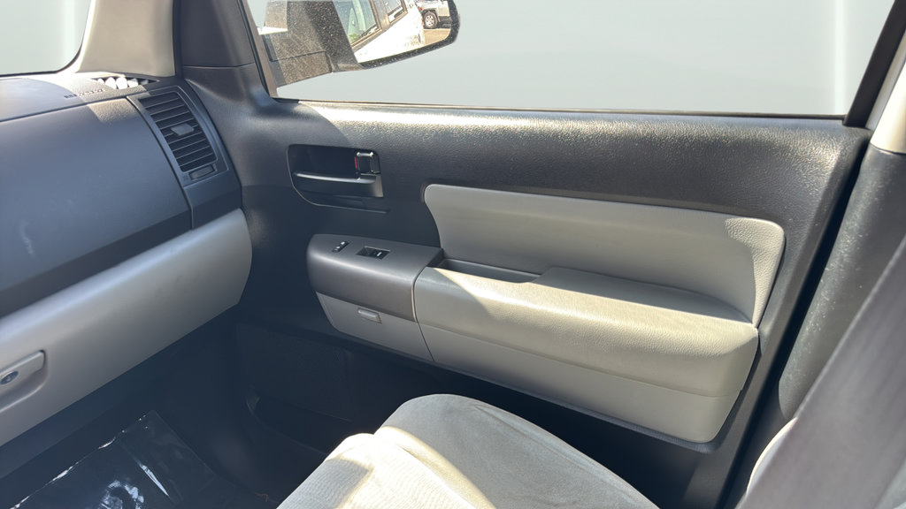 Used 2015 Toyota Sequoia SR5 RWD image 17