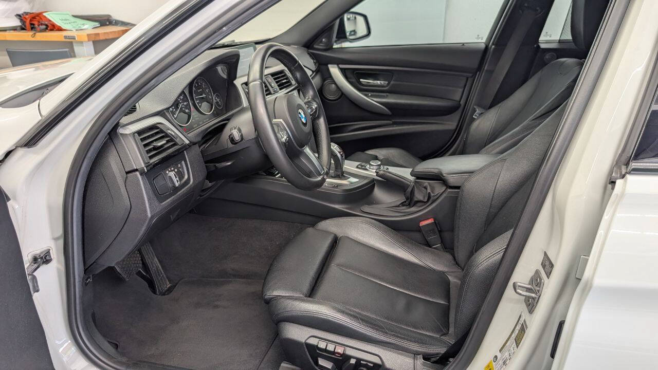 Used 2013 BMW 335i Sedan RWD image 18