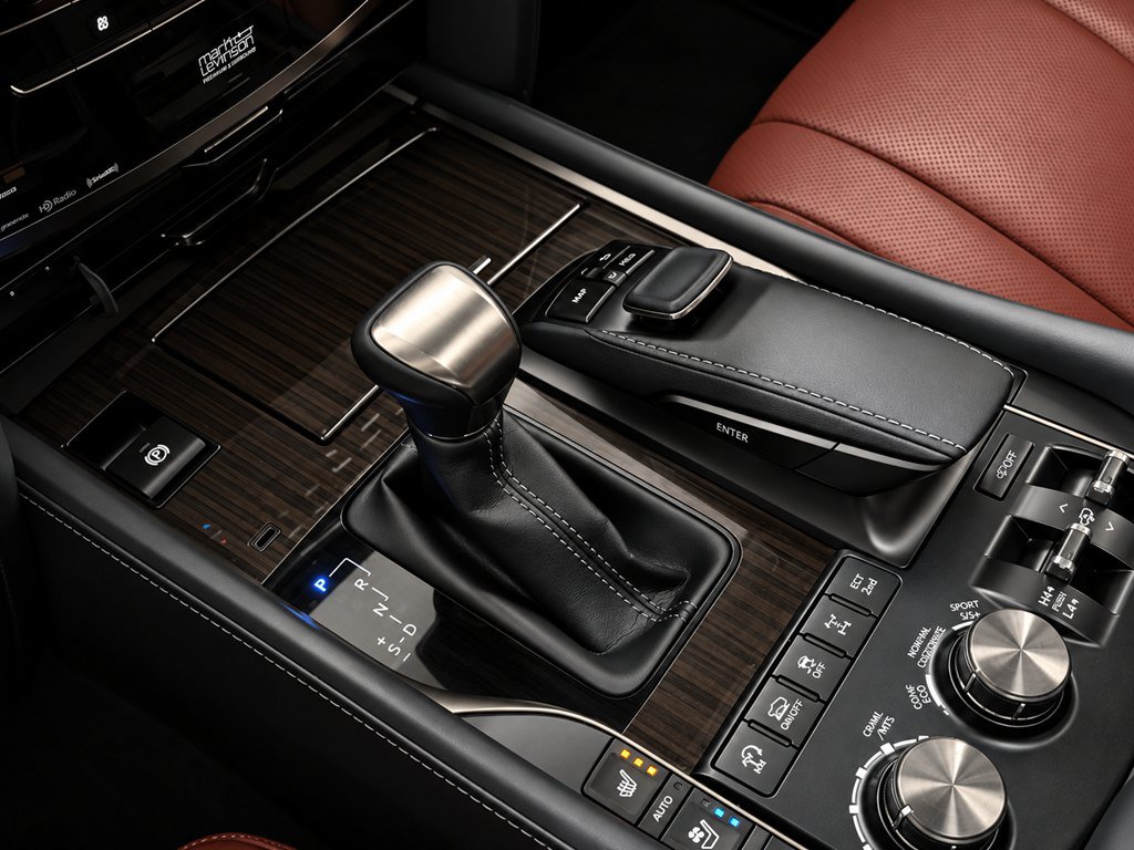 Used 2020 Lexus LX 570 4WD w/ Luxury Package image 40