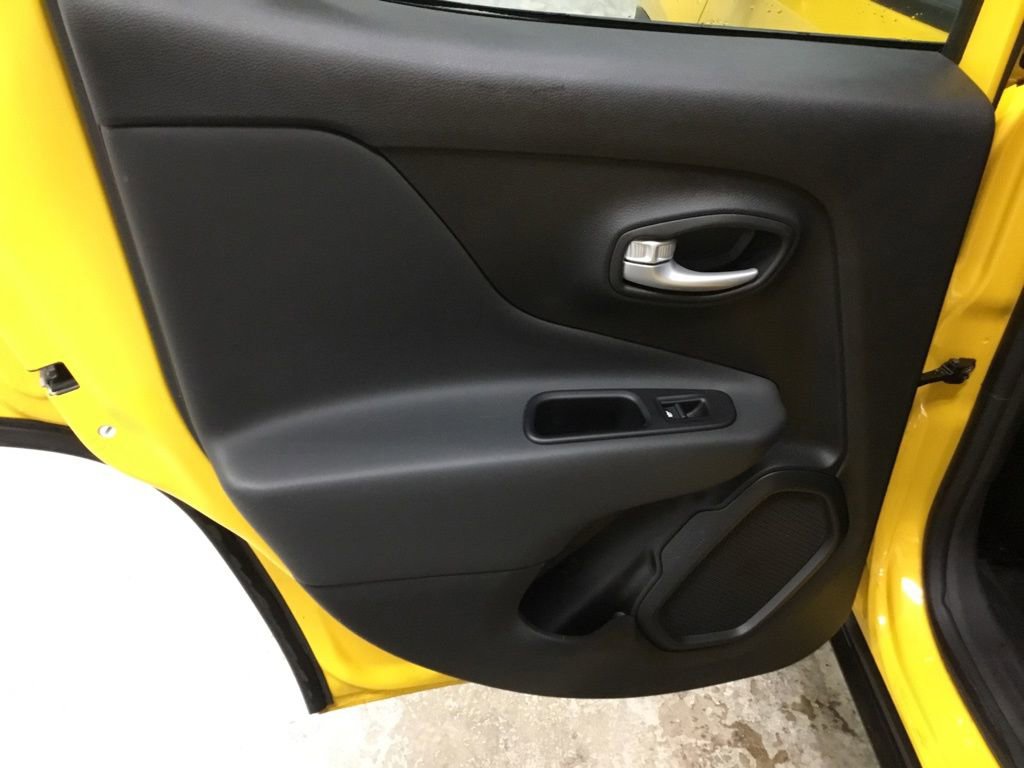 Used 2023 Jeep Renegade Trailhawk w/ Trailer Tow Group image 26