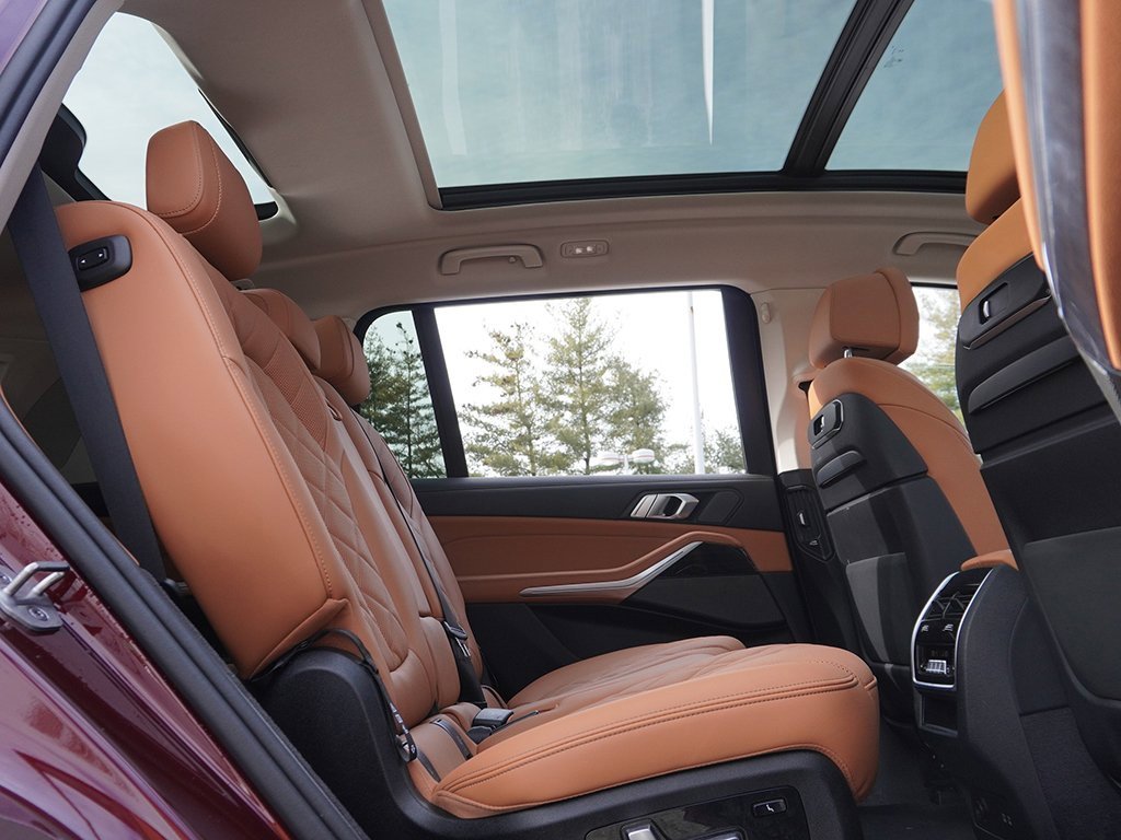 Used 2024 BMW X7 xDrive40i w/ Premium Package image 50