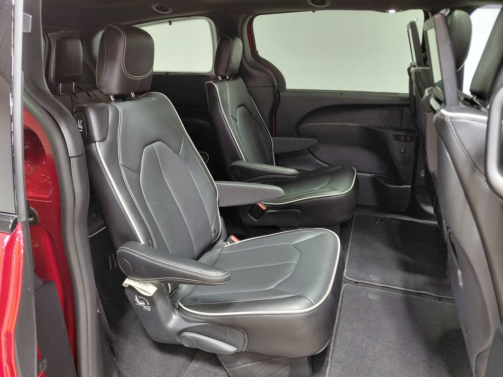 Used 2025 Chrysler Pacifica Limited w/ Uconnect Theater Family Group AWD/4WD image 55