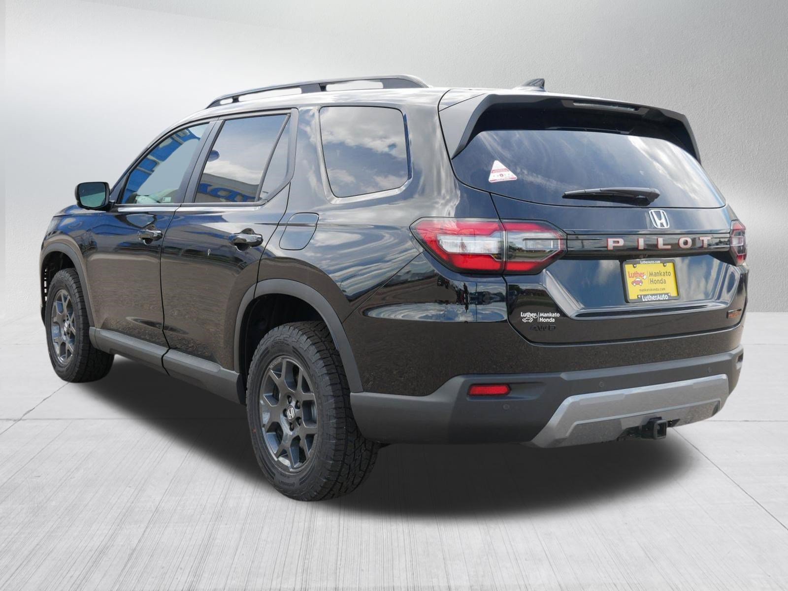 New 2026 Honda Pilot TrailSport image 3